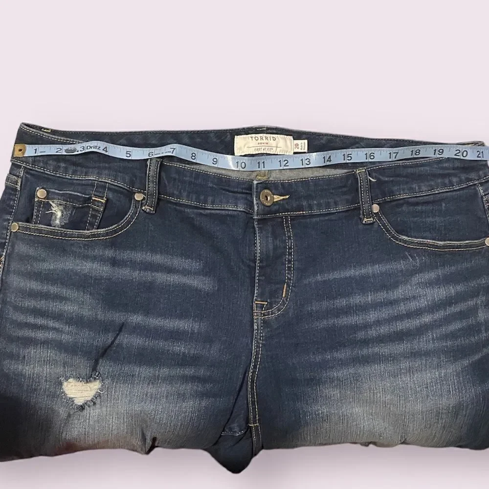 TORRID | Distressed Jeans - Picture 6 of 6